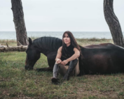 Charmaine Berdino med sin hest